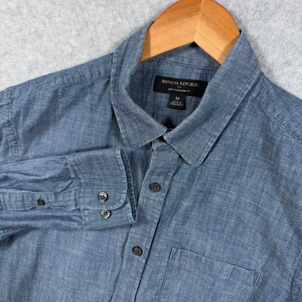 Banana Republic Mens Medium Soft Wash Slim Fit Blue Chambray Button Down Shirt